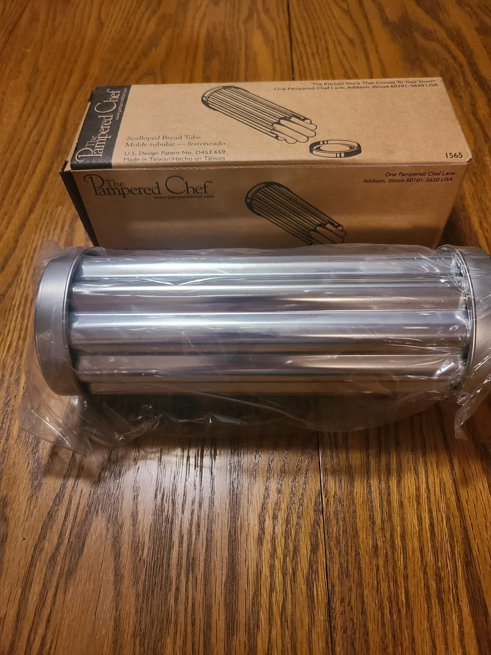 The Pampered Chef scalloped bread